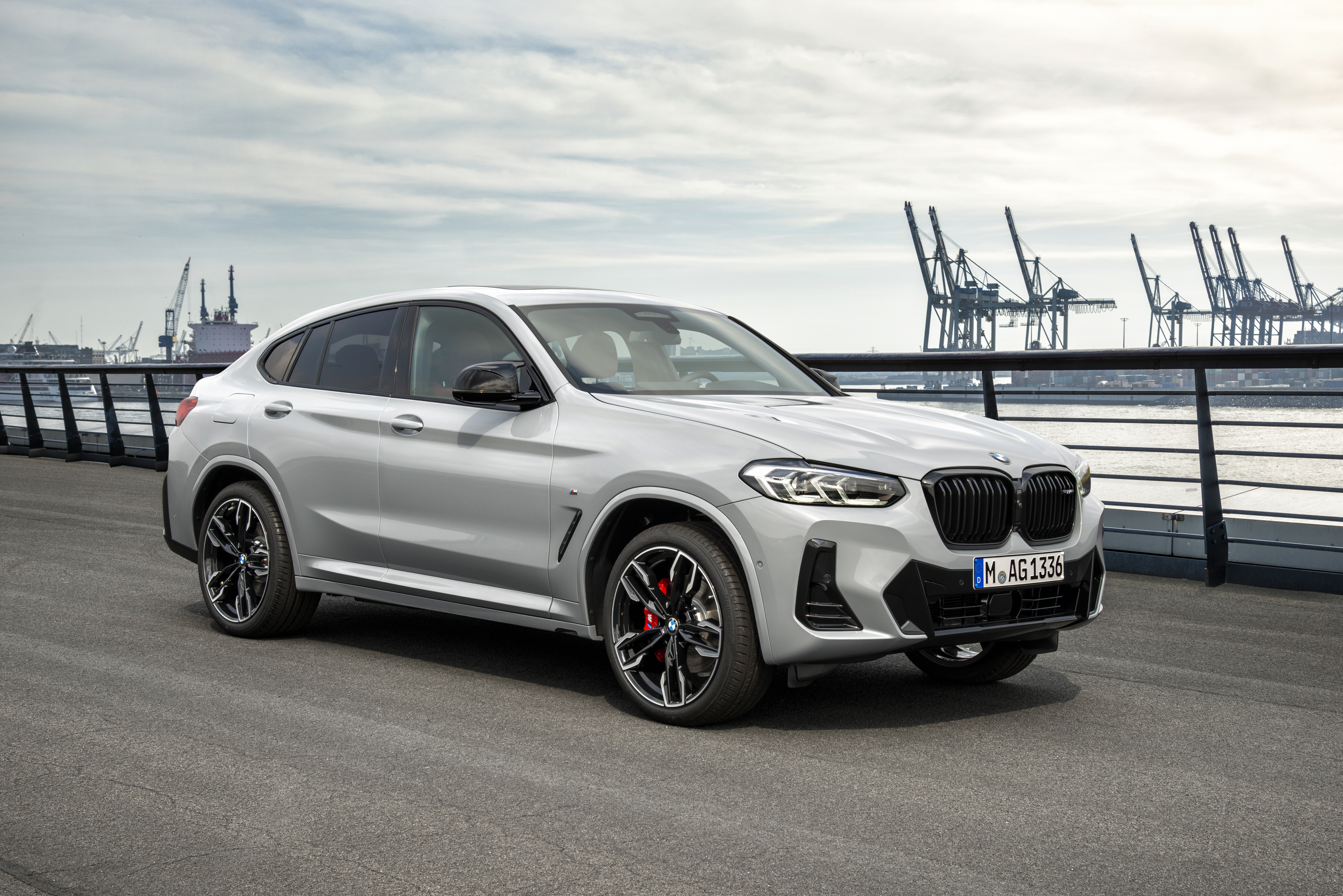P90424727_highRes_the-new-bmw-x4-m40i-